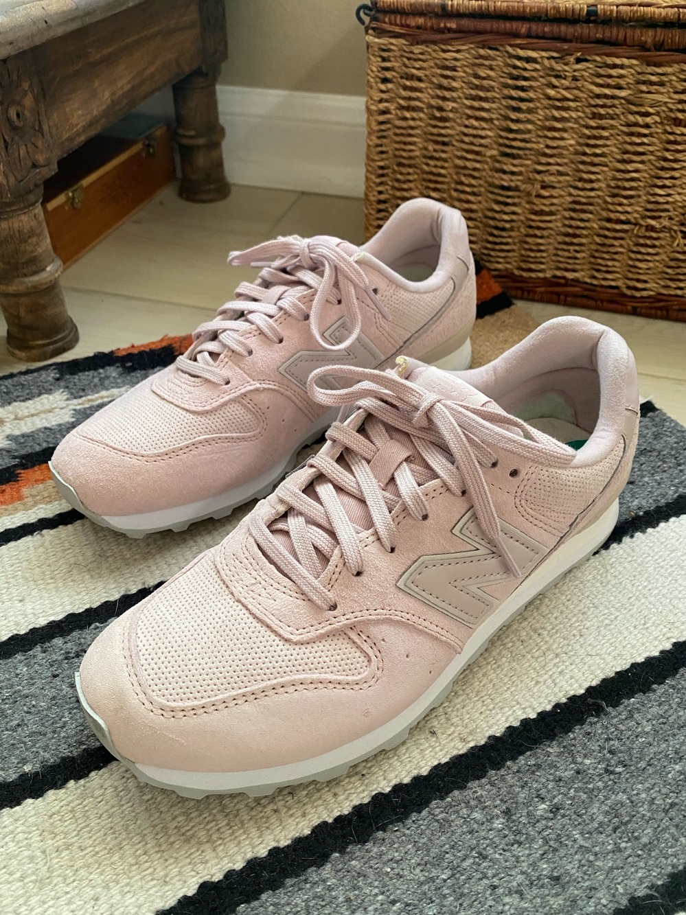 Women’s Size 08 New Balance 696 Running Athletic Sneakers - Light Pink